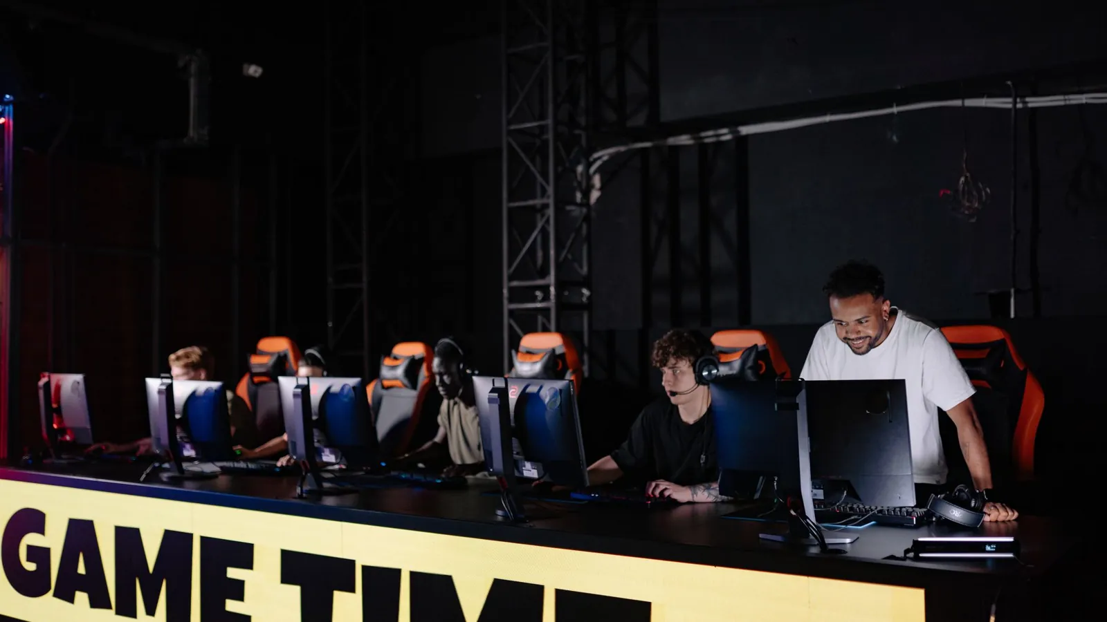How Do Esports Teams and Organizations Make Money? — illustrative featured image